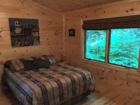 Renew & Relax in Tranquil & Comfortable Log Cabin