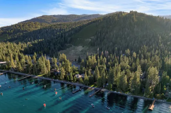 Lakefront Haven by Avantstay Minutes to Ski Resorts Private Dock & Boat Hotels in Homewood