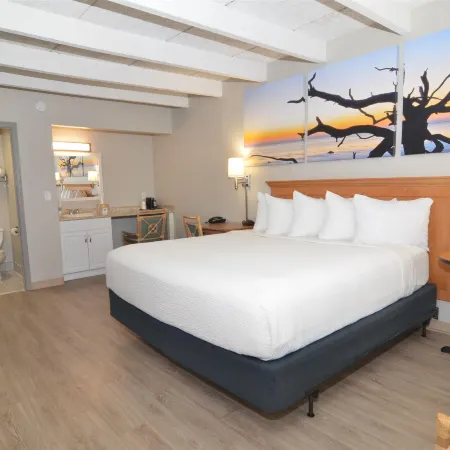 Days Inn & Suites by Wyndham Jekyll Island