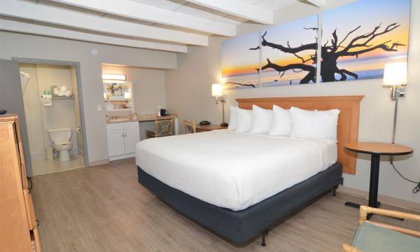 Days Inn & Suites by Wyndham Jekyll Island