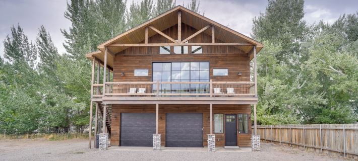 Chic Utah Getaway w/ Fireplace, Sauna & 2 Decks! Hotels in Sevier County