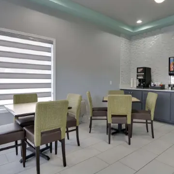 Travelodge by Wyndham Calhoun South I-75