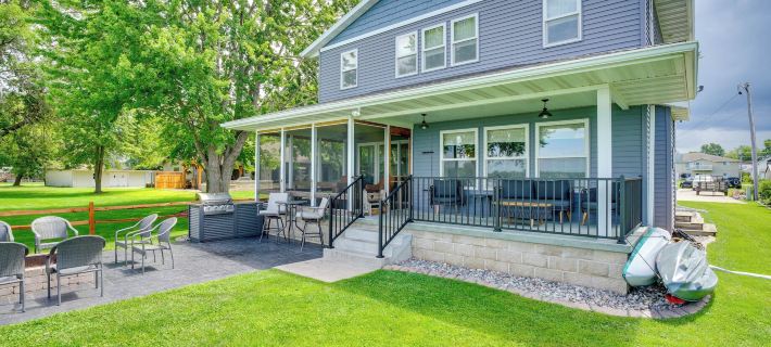 Bright Shawano Lake Oasis - Walk to Boat Launch! Hotels in Shawano County