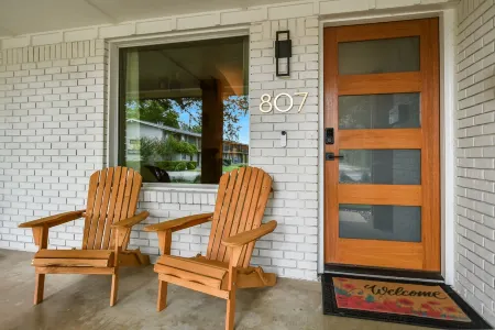 Sapphire Gem - In Downtown Georgetown Отели рядом с достопримечательностью «Университет Саутуэстерн»