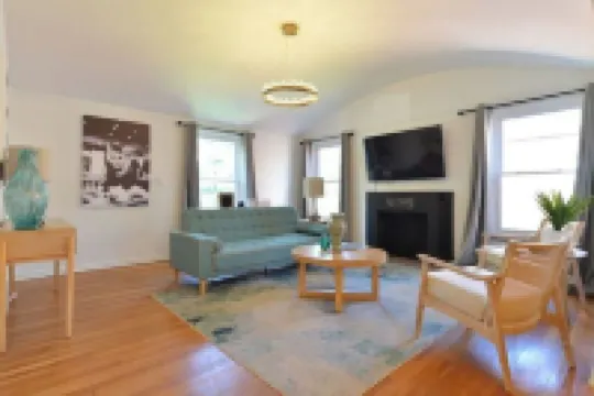 The Avenue Hot Tub  Patio  King Bed  Pet Friendly  Fast WiFi Gem of Grandview