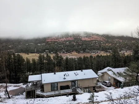 Country Luxury – Peace, Privacy & Hot Tub! Отели в г. Строберри