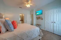 Sleeps 14 w/ Pool, Mins to the Beach Two Condos at Costa Bahia Hotel di Port Aransas