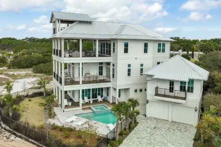 Sunset Pointe 30A by Avantstay Gulf Views, Carriage, Pool