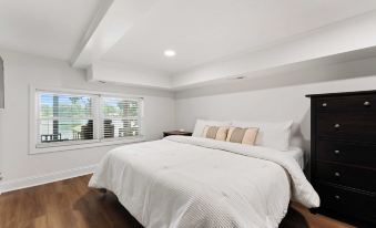 Lake Days by AvantStay Hot Tub Firepit Game Room Private Dock Access