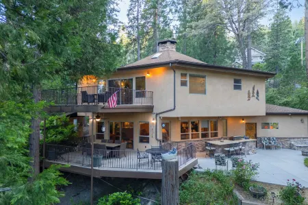 The Fairway Hideaway by Avantstay Game Room, Outdoor Dining & Near Lake Arrowhead