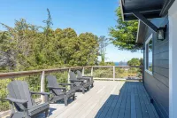 Rustic modern cottage on 2 acres--minutes from Mendocino Village