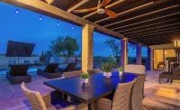 6 Bd Desert Oasis w/ Pool, Slide, Pickleball+More!