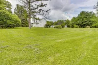 Pet-Friendly Smithmill Retreat w/ Yard! - 2 étoiles