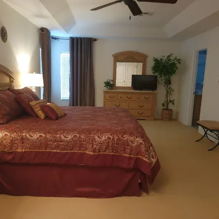 4-bedroom house in cool Clermont with AC, WiFi. Enjoy your stay