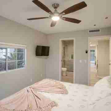 "Tulip Play House"5 Bedrooms 3.5 bath Pool & Spa w/ Built in BBQ, big side yard Rooms