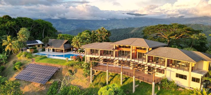 Lamangata Luxury Surf Resort Hotels in Савегре