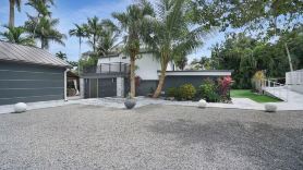 1 Acre LakeView Gem, Stunning Pool, Near Beach! Kayak/Pond/Spa - Fort Lauderdale