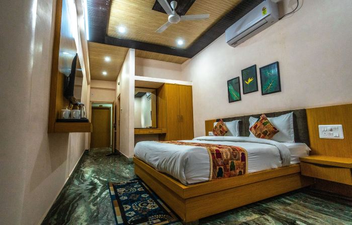 Hotel Kirti Plaza