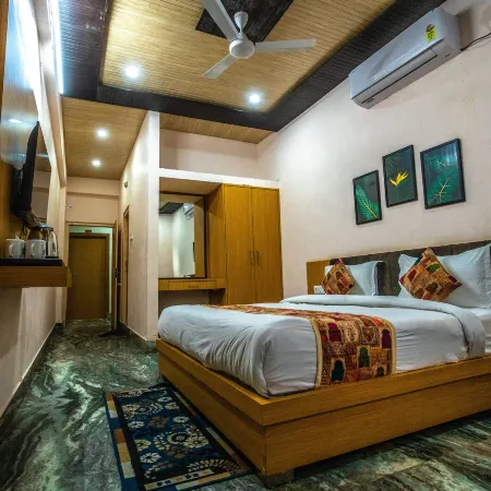 Hotel Kirti Plaza