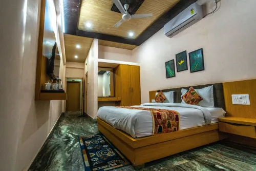 Hotel Kirti Plaza Hotels in Chittaurgarh