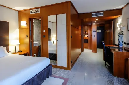 Goldstar Apartments & Suites