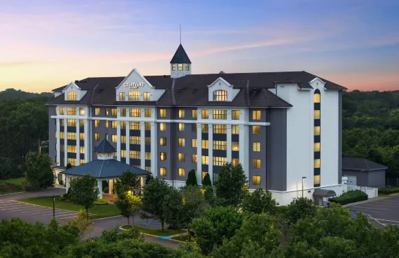 長島麥克阿瑟機場萬怡酒店