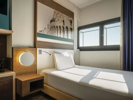 Mercure Roma Centro Colosseo Отели рядом с достопримечательностью «Триумфальная Арка Константина»