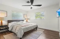 Modern Organic King Beds Salt POOL/SPA Dwtn Sarasota Retreat near Siesta Beach