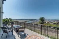 “Inn on the Harbor” Stunning sunsets, centrally located, cozy getaway! Hotels in Blaine