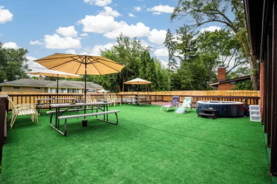 Spacious 5-bedroom house with Jacuzzi, Game room & WIFI in delightful Southfield