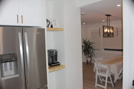 NYC NewRo Escape 3 Bdrm walk to train w/parking WiFi, AC