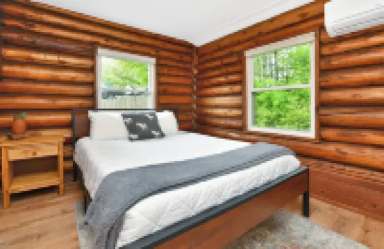Walk to Beach - Close to Town - Pet Friendly Cabin