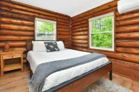 Walk to Beach - Close to Town - Pet Friendly Cabin