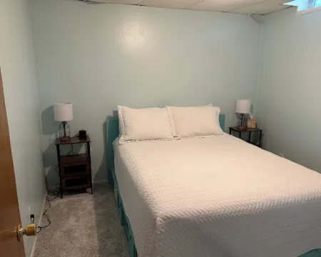 Cozy apartment on Keuka Lake, close to Keuka College, wineries and breweries. Hotels in Jerusalem