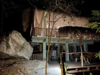 Devine virgin bay New tree house pvt/room palapa فنادق في 