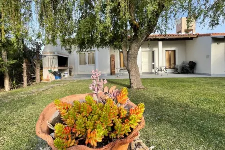 CASA POR LOS CAMINOS DEL VINO EN UN LUGAR DE VIÑEDOS PRIVILEGIADO DE  MENDOZA