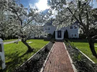 Charming 4-bedroom house with game room loft, WiFi and AC in Wells near harbor