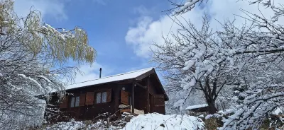 Charming 2-bedroom house with WiFi in Campulung Moldovenesc Hotels in 