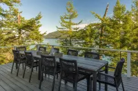 Private Beach, Expansive Decks and Chef's Kitchen - Stunning Coastal Retreat