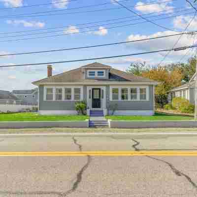 Charming 3-bedroom house with WiFi and AC  firepit Yarmouth Hotel Exterior