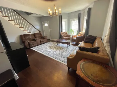 Urban Retreat:WFH-Friendly Haven Outside of Boston Отели в г. Броктон