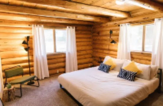 Modern-Cozy LOG CABIN near La Pine state park