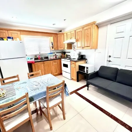 Cozy 2-bedroom guesthouse in a convenient location