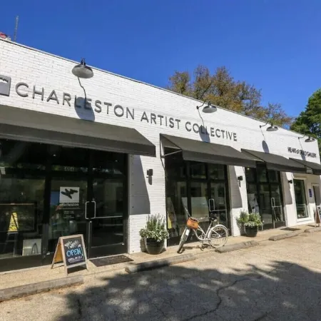 Ten minutes to Beach & Town: Contemporary Living in Historic Old Village