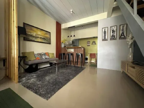 Cozy and Charming 2-bedroom townhouse located near Clark and Malls free parking Hotels near CLARK GLOBAL CITY Sign