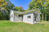 Walk to Water: Lake House in Suring! - WiFi