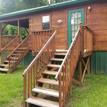 Peaceful Treasure 2-bedroom Riverfront Cabin in Franklin NC