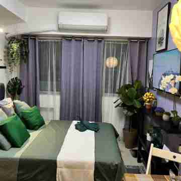 Tropical Vibe Studio Condo Unit w/ Full T&B, Kitchen & Balcony w/ Great Views! Rooms