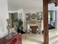 villa with swimming pool at the gates of Paris