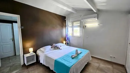 10-person apartment 2 minutes from the beach Отели в г. Сент-Люс